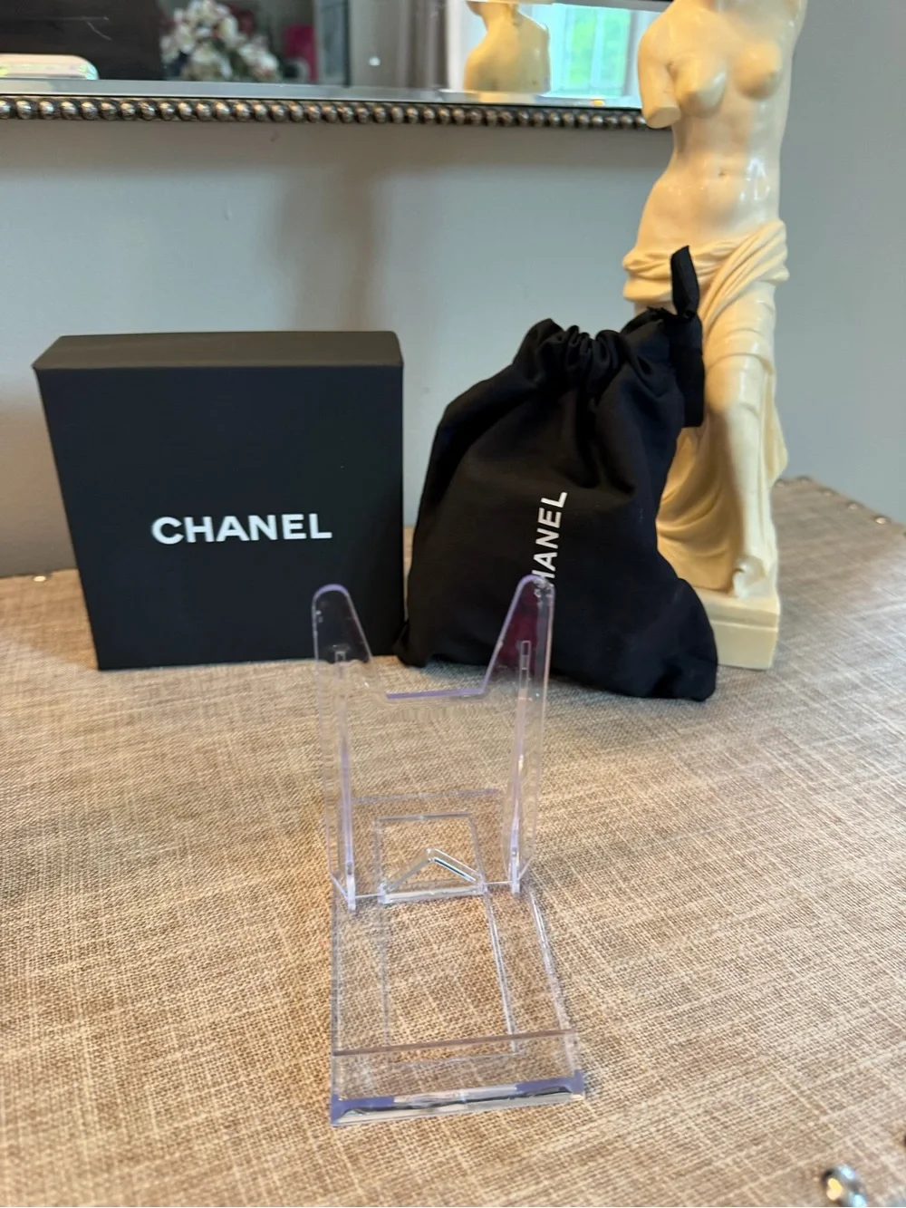 GWP for Chanel NIB Giftable  Black & White Round CC Logo Clutch
